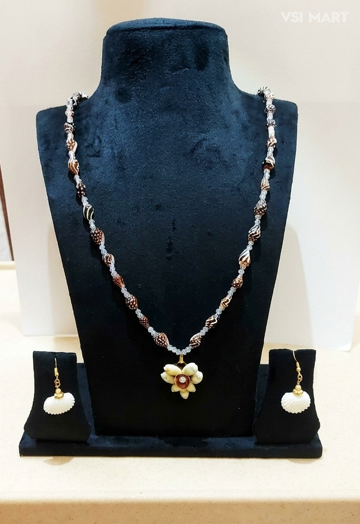 Imported Natural art Chank Mala With Shells Earrings