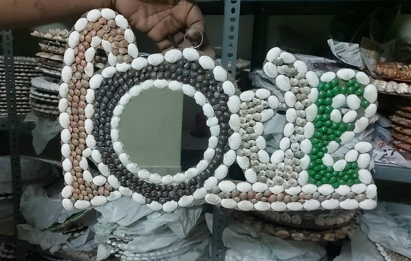 100% Natural Seashell Love Shape Mirror Standard Size