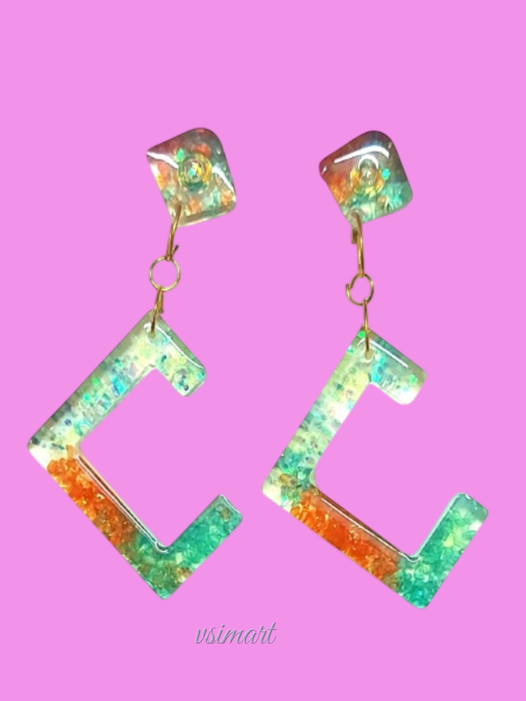 Resin "C" Earrings (1Set)